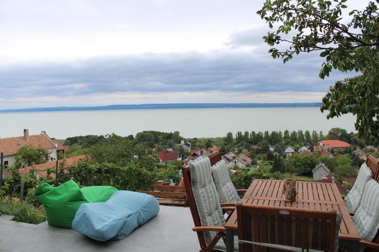 Panorama Apartmanhaz Badacsonytomaj Exterior photo